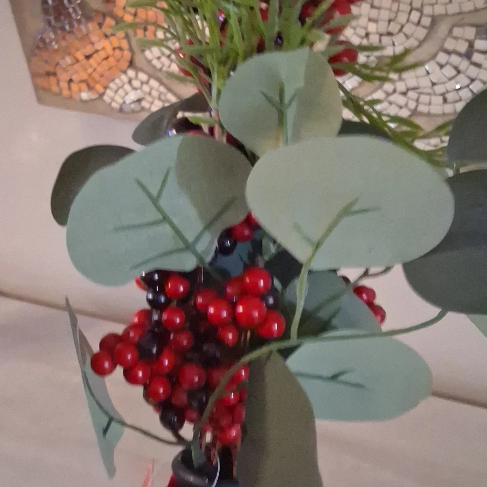 NWT Ashland Premade Red Berry & Greenery In Black Ceramic Vase!!